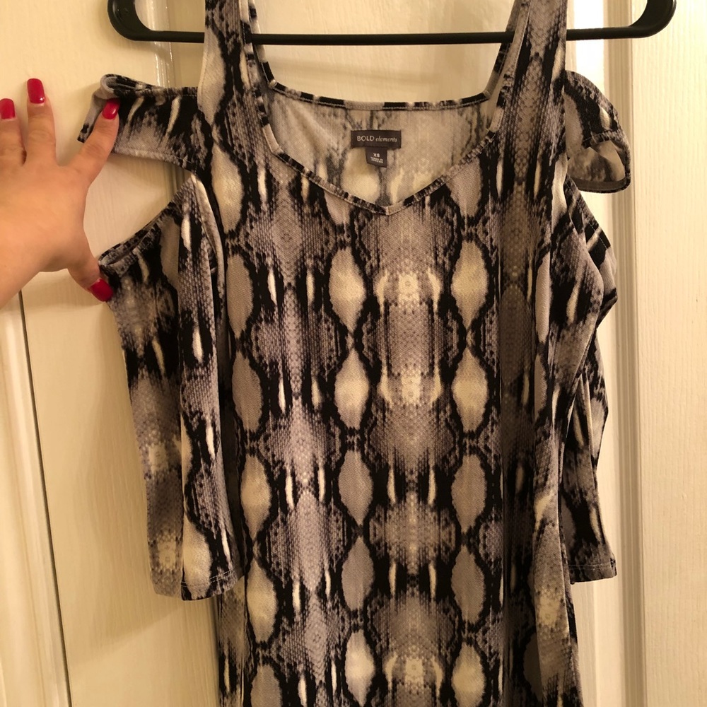 Cold shoulder blouse - Picture 3 of 5